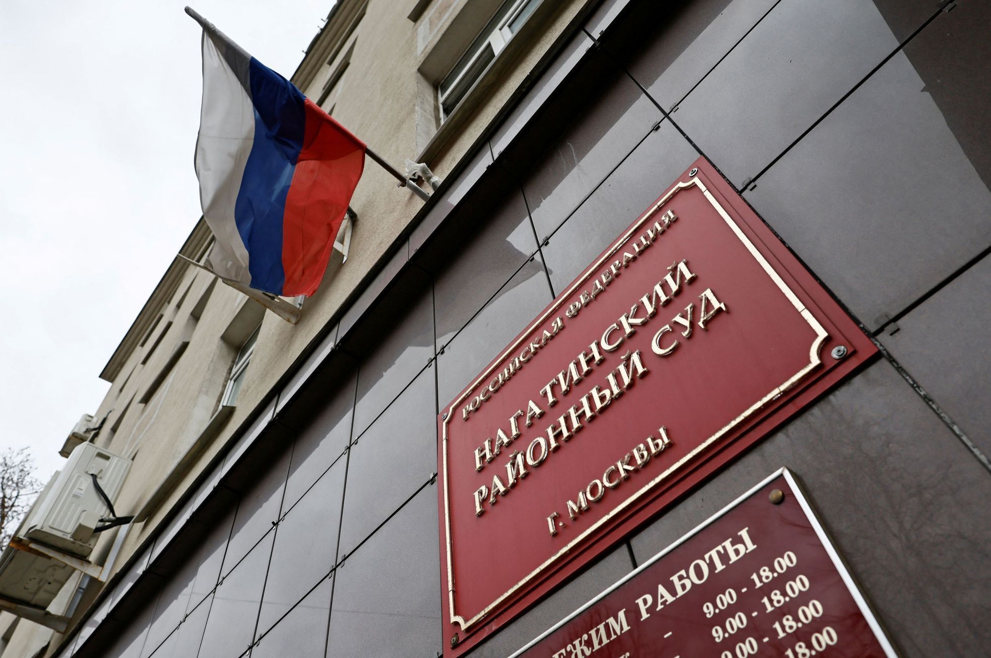 Russian journalists on trial for links to Navalny team