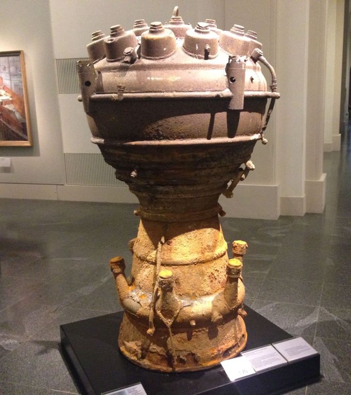 Rocket engine used by V-2, Deutsches Historisches Museum, Berlin (2014)