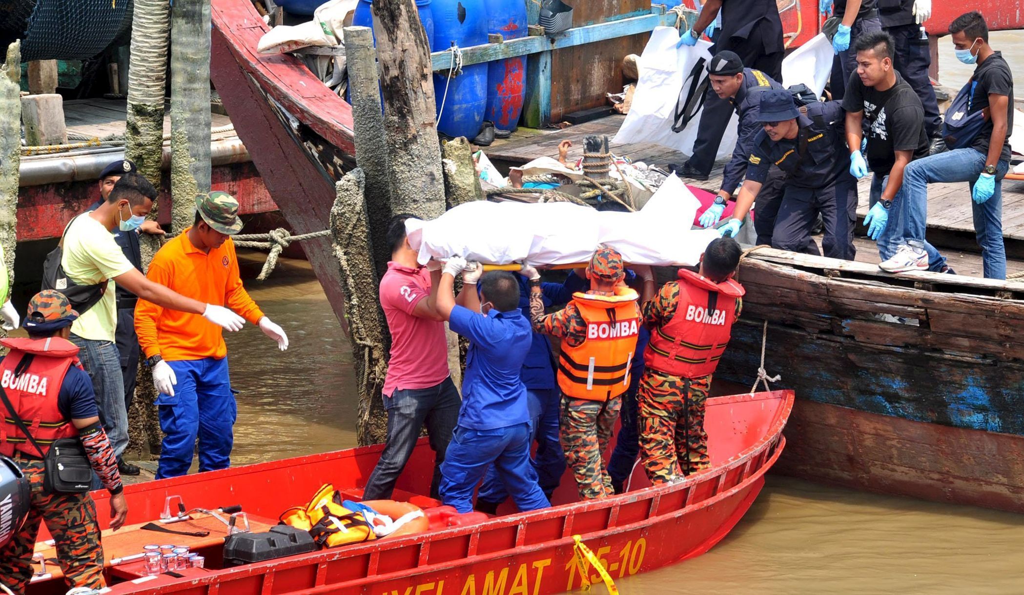 Malajsie - lodní neštěstí - záchranáři