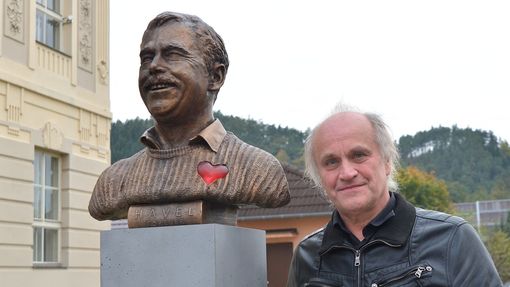 Michael Kocáb při odhalení busty Václava Havla v roce 2016.