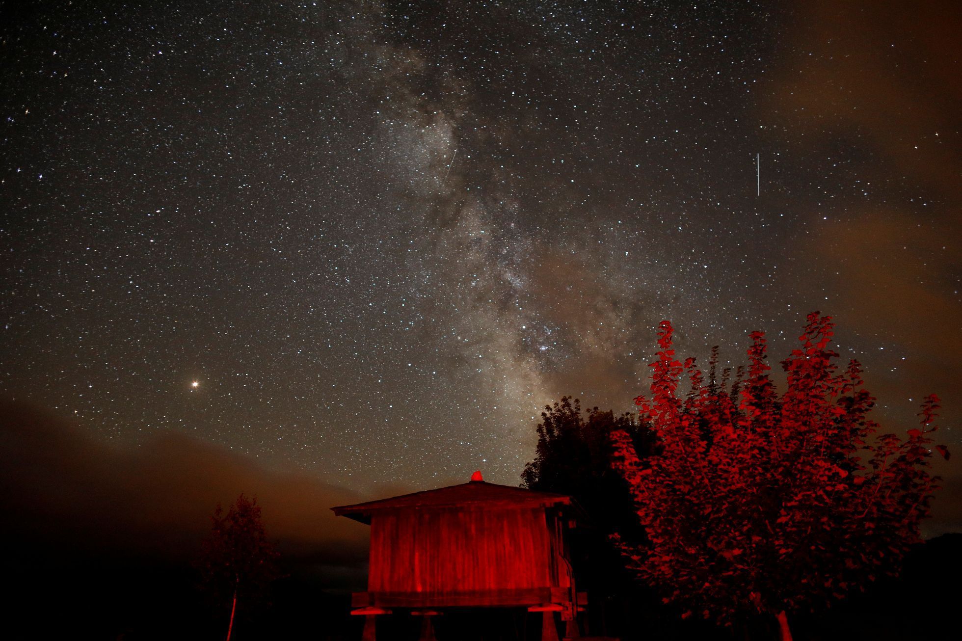 Fotogalerie / Krása střídá nádheru. Tak hvězdné nebe okrášlily padající Perseoidy / Reuters / 15