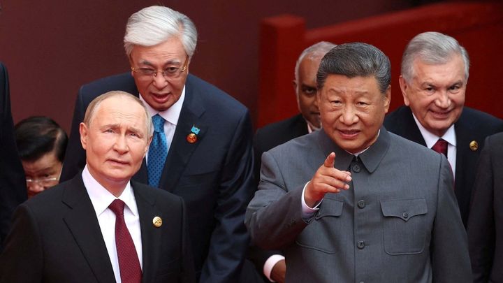 "Lidstvo mezi válkou a mírem." Přehlídku v Pekingu Trump bedlivě sledoval aspoň v TV; Zdroj foto: Reuters