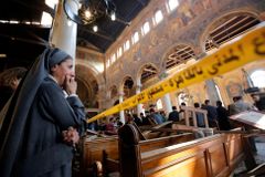 Útok na kostel v Káhiře byl podle Sísího sebevražedný atentát. Egypt drží státní smutek