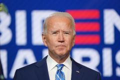 Biden nyní vede ve většině klíčových států, k vítězství mu stačí uspět v Pensylvánii