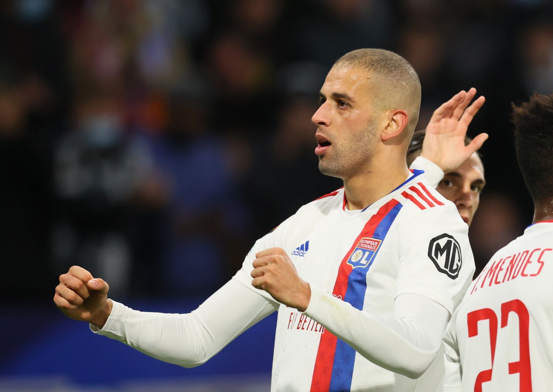 Islam Slimani slaví gól v zápase EL Lyon - Sparta