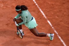 Na French Open končí i Serena Williamsová, po prohře s Rybakinovou rekord nevyrovná