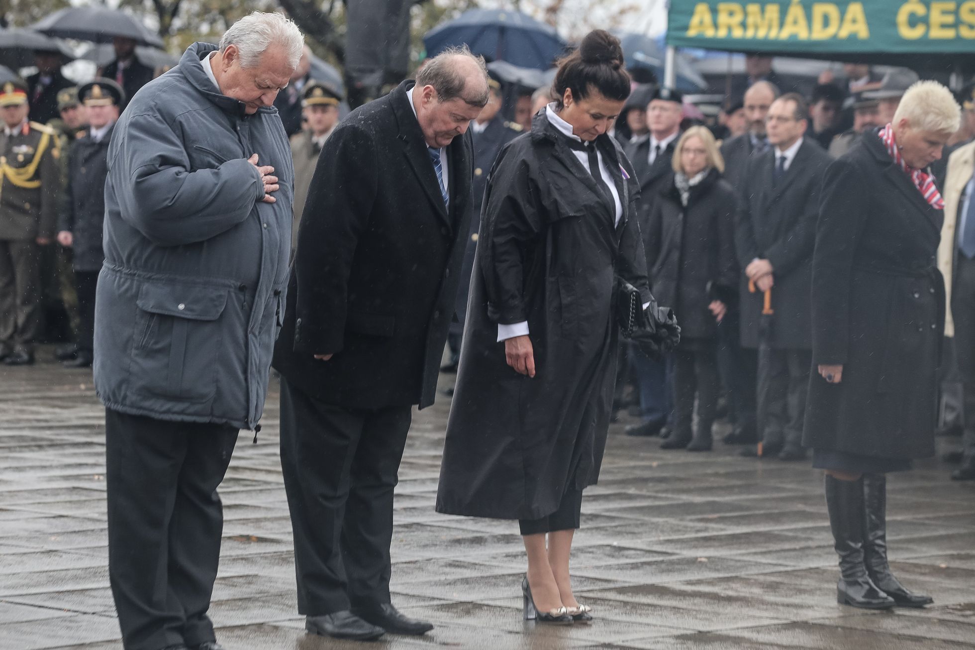 Vojenská přehlídka a pietní akt na Vítkově ke 100 letům Československa