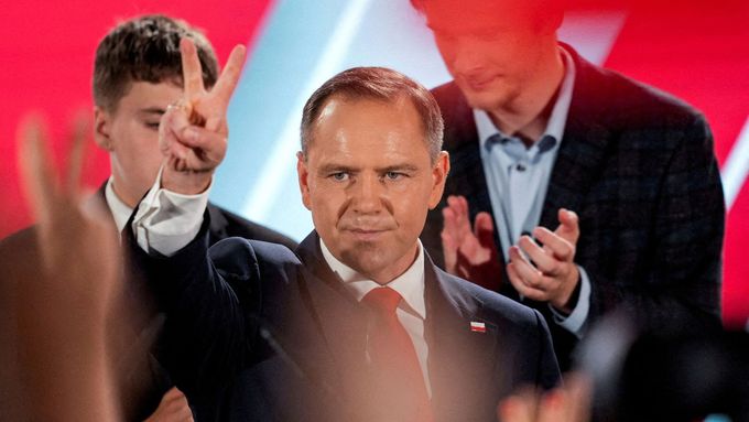 Nově zvolený polský prezident Karol Nawrocki reaguje na předběžné výsledky voleb. Varšava, 1. června 2025.