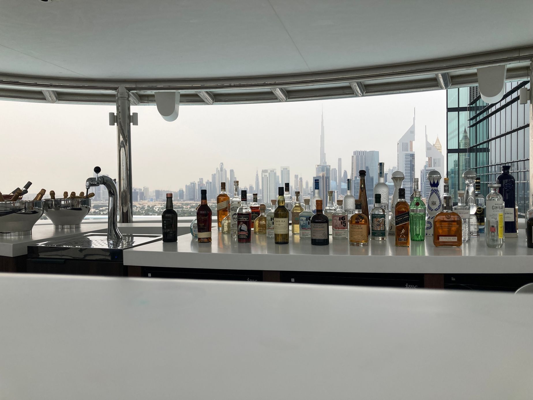 Bazén v mrakodrapech One Za’abeel