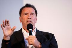 Schwarzenegger podpořil Harrisovou. Politiku ale nenávidím víc než kdy jindy, řekl