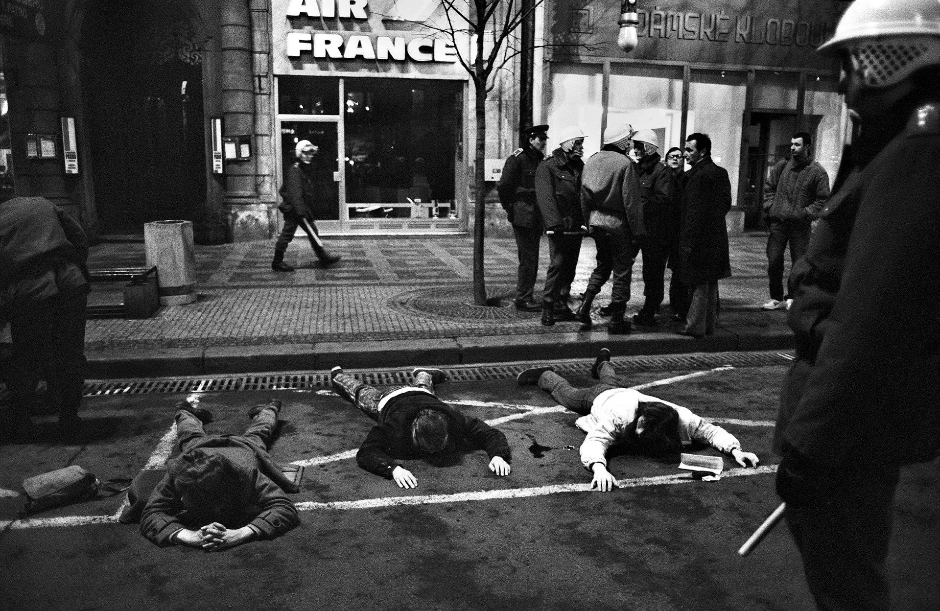 Kniha Miliony okamžiků a výstava 100kamžiků, Výstava, kniha, ČTK, Magazín, Foto