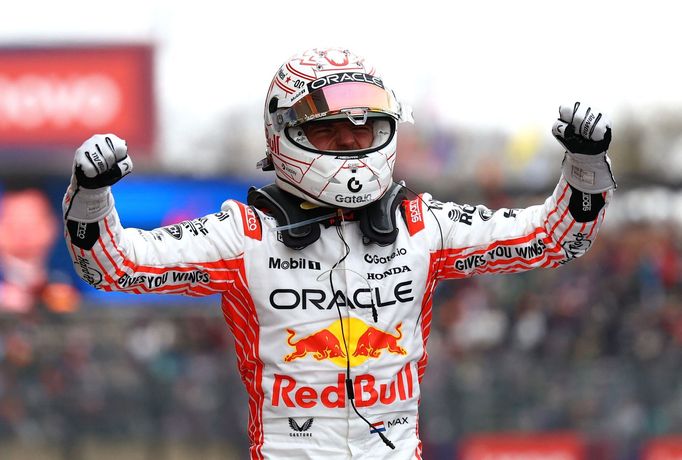 Max Verstappen v Red Bull slaví triumf ve VC Japonska F1 2025