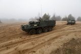 Únorové cvičení v lotyšském Adazi. Na snímku obrněné vozidlo Stryker.