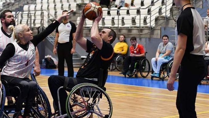 Díky týmům Pražských jezdců a Tigers z Českých Budějovic se mohla znovu obnovit česká soutěž basketbalistů na vozíku.