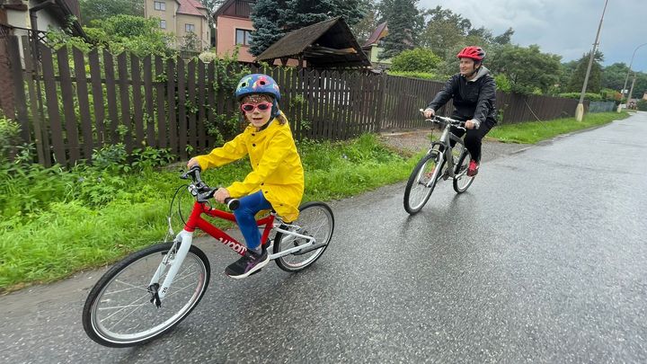 "Do novinařiny může jít jen srdcař." Sbírku na začínající autory zahájila cyklojízda