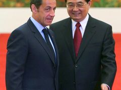Francouzský prezident Nicolas Sarkozy s prezidentem Číny Chu Ťin-tchao těsně před tím, než Čína jednání s EU vloni zrušila