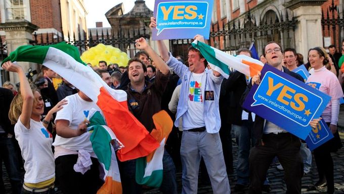 Irové dnes Evropě jasně řekli, že chtějí být její součástí. Oslavy v Dublinu.