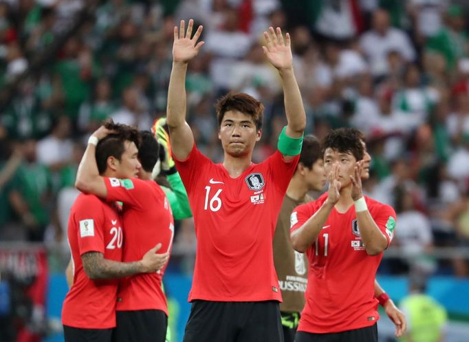 Smutní Jihokorejci v zápase Jižní Korea - Mexiko na MS 2018