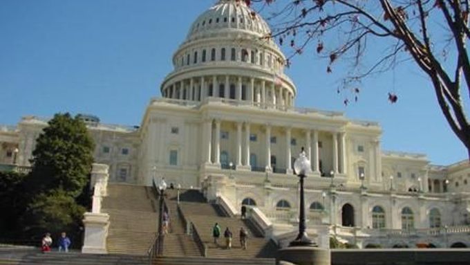 Budova amerického Kongresu na Capitol Hillu ve Washingtonu