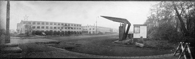 K Invalidovně se Josef Sudek později vrátil při svých toulkách s panoramatickou kamerou, když vytvářel svůj fenomenální fotografický cyklus "Praha Panoramatická".