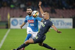 Přímý souboj o první místo mezi Neapolí a Interem skončil bez branek