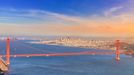 Panoramatický záběr na visutý most Golden Gate Bridge u města San Francisco v Kalifornii v USA. Nedatovaný snímek.