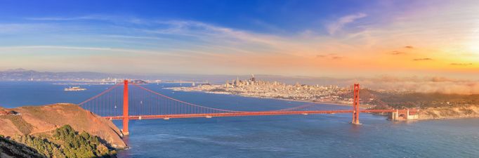 Panoramatický záběr na visutý most Golden Gate Bridge u města San Francisco v Kalifornii v USA. Nedatovaný snímek.