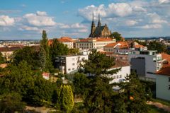 Strážnice v Brně objevila tašku s tureckými lirami za 11 milionů korun. Nálezné nedostala