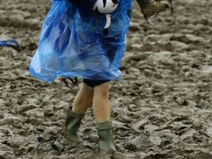 Festival v Glastonbury 2007: Návštěvníci se museli potýkat s bahnem a špatným počasím