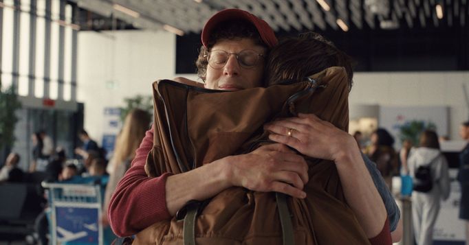 Jesse Eisenberg jako David.