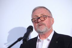 Když můžeš, tak musíš, potvrdil Topolánek svou kandidaturu. Zeman by si měl jít odpočinout, řekl