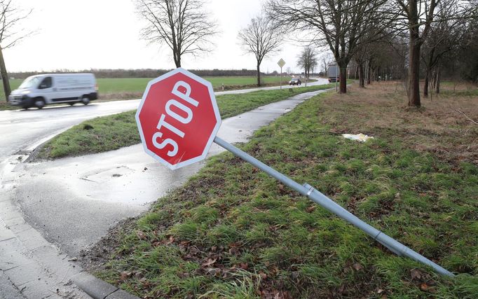 Bouře Sabine působí škody nad Evropou.