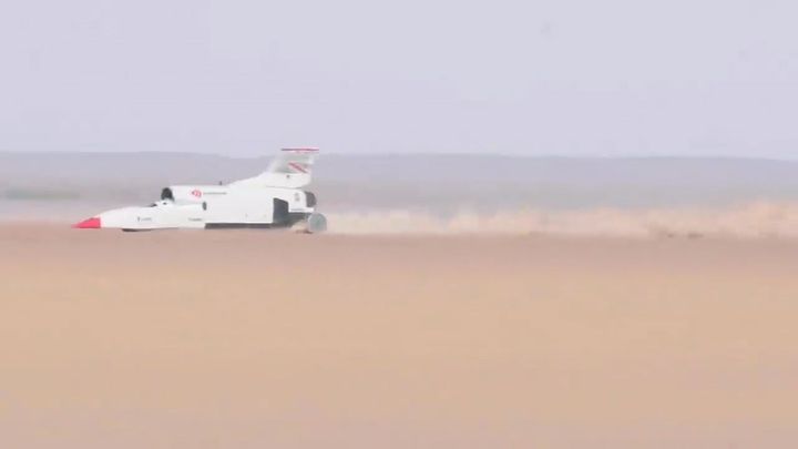 V Jižní Africe pokořili v autě rychlost 1000 kilometrů za hodinu. Plánují o 600 více