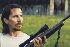 VIDEO  Dokáže Christian Bale žít bez pomsty? Stěží