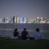 Večerní panorama Dauhá. Současnost.
