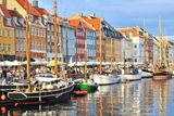 Kodaň (Dánsko) - o hlavním městě Dánska se v poslední době mezi cestovateli mluví jako o nejavantgardnějším místě ve Skandinávii. Vyhlášené jsou nejenom zdejší restaurace, cyklistická kultura nebo silné umělecké zázemí, atmosféru tohoto města si lze vychutnat také prohlídkou královských paláců, nebo návštěvou zábavního parku Tivoli. Jedním z nejnavštěvovanějších míst se stala i restaurace Noma, která už několikrát zvítězila v žebříčku nejlepších restaurací na světě (The S. Pellegrino World's 50 Best Restaurants).