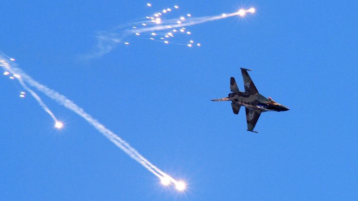 Izrael se pomstil za útok Íránu. Bombardoval vojenské základny