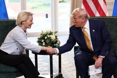 Trump si dal šéfku Evropské komise von der Leyenovou k snídani, mračí se Orbán