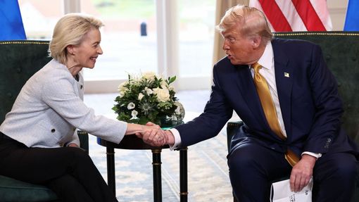 Donald Trump a Ursula von der Leyenová.