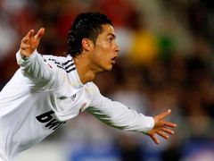 Cristiano Ronaldo se trefil do branky Santanderu hned čtyřikrát