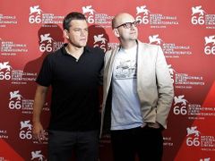 Matt Damon a Steven Soderbergh na festivalu v Benátkách