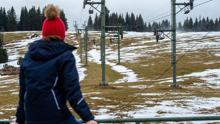 Pátek přinesl další teplotní rekordy, o víkendu se ale ochladí