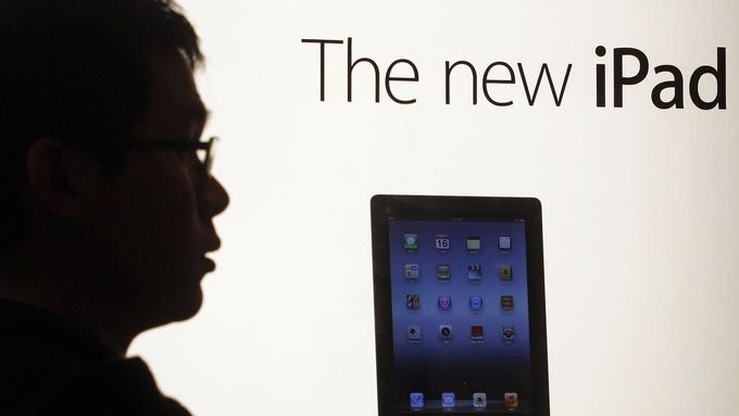 Na nový iPad čekaly ve frontách stovky zákazníků