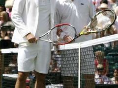 Aktéři wimbledonského semifinále: Roger Federer a Richard Gasquet.