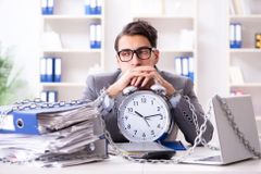 Psychiatr: Workoholici si neumí užít volný čas. K závislosti vede i nedostatek vztahů