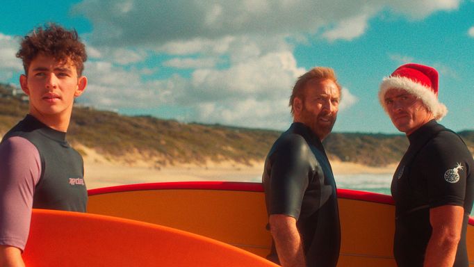 Finn Little, Nicolas Cage a Julian McMahon v thrilleru Surfař.