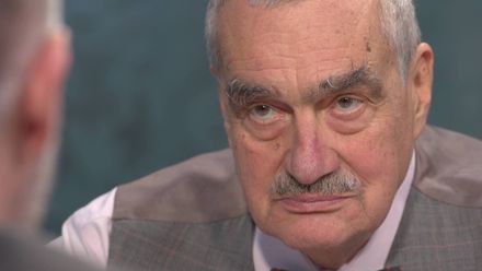 Babiš? Nelze se obohacovat na úkor státu, politika není divize Agrofertu, říká Schwarzenberg