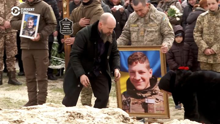 Ruští bratři padli při obraně Ukrajiny. Otec je pohřbil a chystá se zpět na frontu; Zdroj foto: Rádio Svobodná Evropa