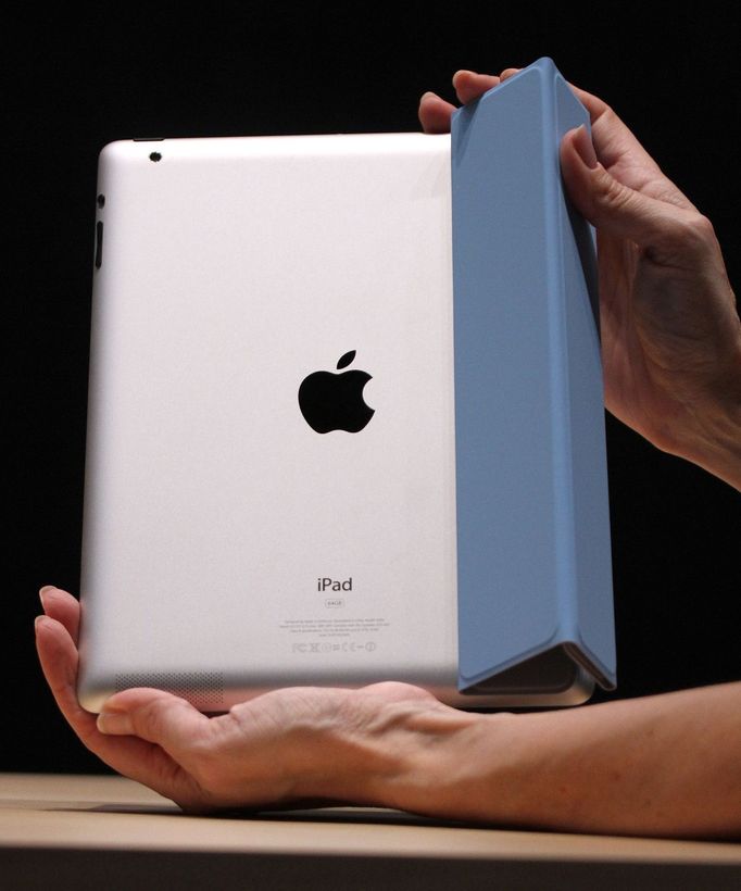 Nový iPad 2 chráněný obalem Smart Cover