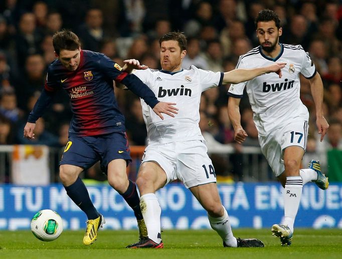 Real Madrid - FC Barcelona:  Xabi Alonso a Alvaro Arbeloa - Lionel Messi